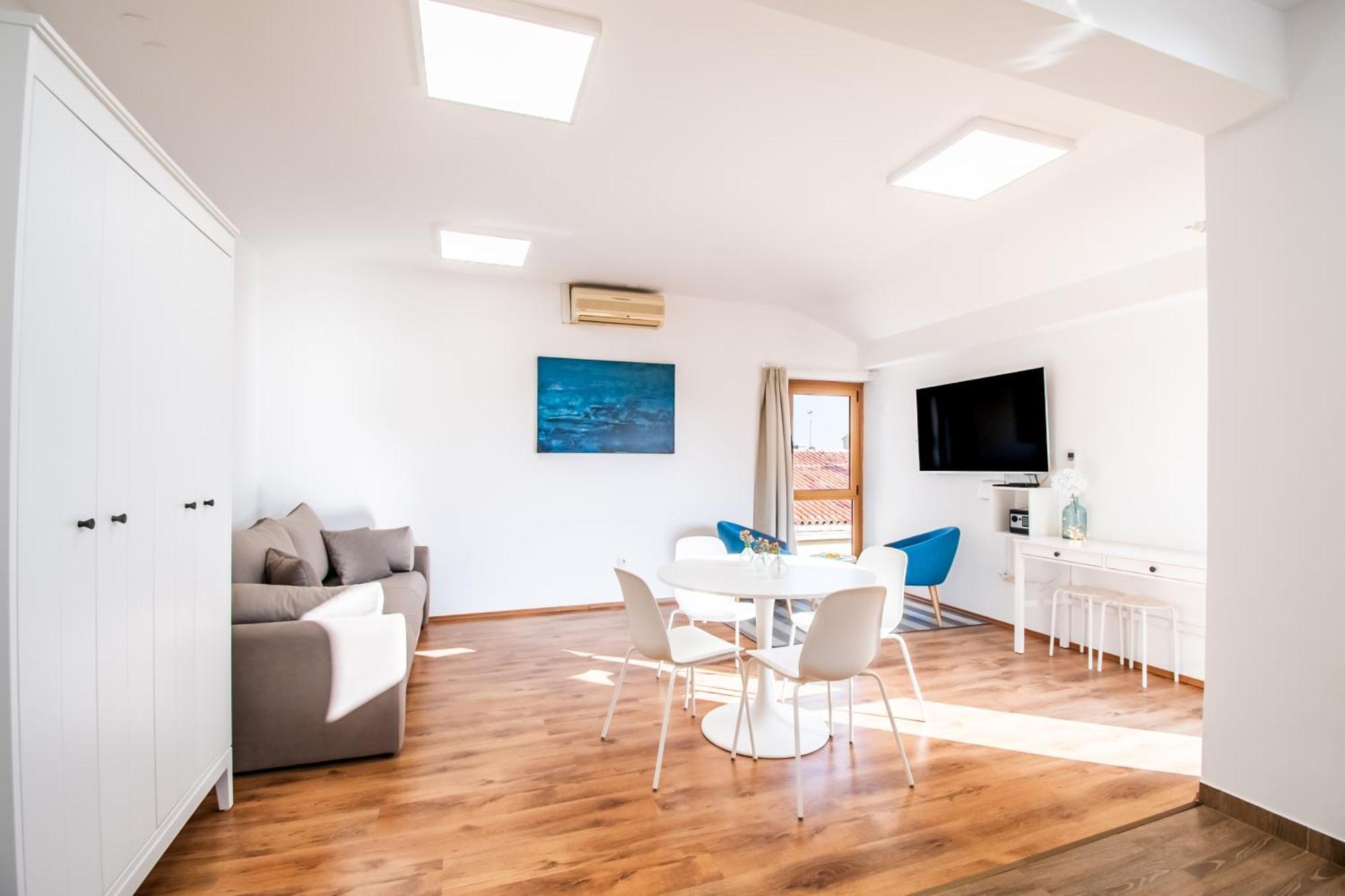Seafront Seaview Center Old Town 1,2,3,4 By Rentistra Apartman